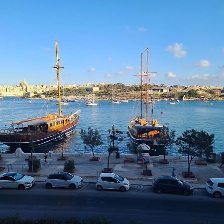 Spacious Seafront Apt Next To Sliema-Valeta Ferry Zewnętrze zdjęcie
