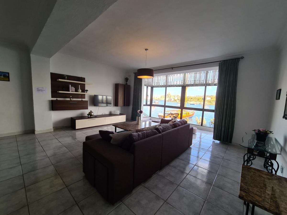Spacious Seafront Apt Next To Sliema-Valeta Ferry Zewnętrze zdjęcie