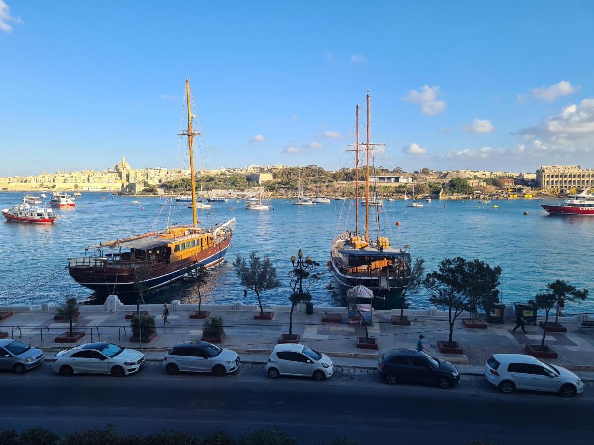 Spacious Seafront Apt Next To Sliema-Valeta Ferry Zewnętrze zdjęcie